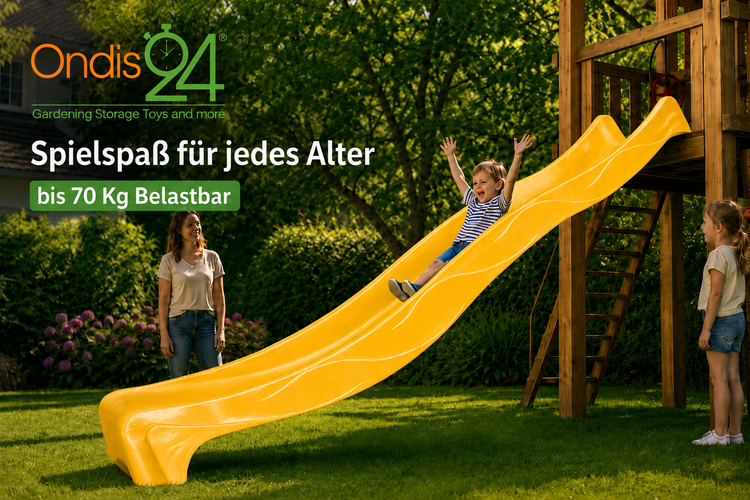 Kind auf gelber Wellenrutsche an einem hölzernen Kletterturm im Garten, Belastbarkeit bis zu 70 Kilogramm, Ondis24 Logo.