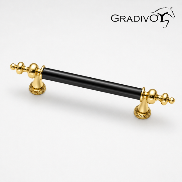 Möbelgriff mit schwarzer Stange und goldfarbenen Verzierungen im klassischen Design mit griechischem Muster, Gradivo Logo.