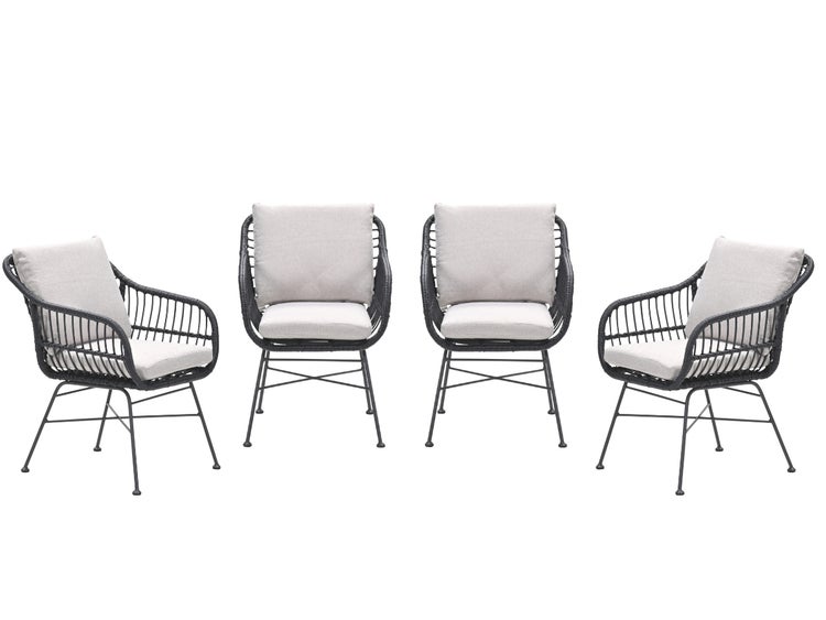Vierer-Set Gartenstühle mit Geflecht-Sitzschale, Metallbeinen und hellen Sitz- sowie Rückenkissen.