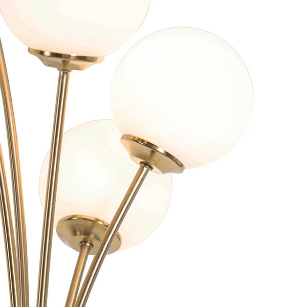 Nahaufnahme einer Stehlampe mit kugelförmigen Lampenschirmen