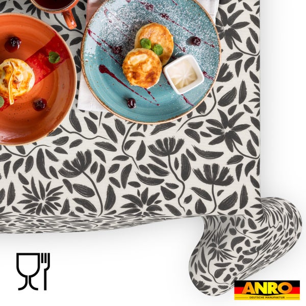 Abwaschbare Tischdecke mit floralem Blättermuster, lebensmittelecht, ANRO DEUTSCHE MANUFAKTUR Logo.