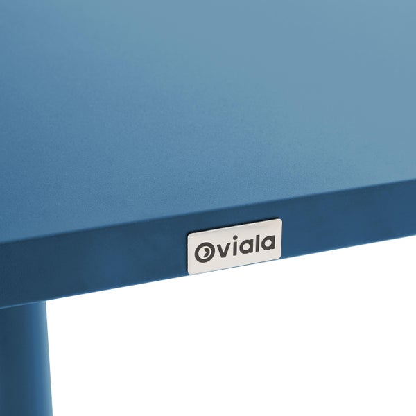 Oviala Logo auf einer Metalloberfläche
