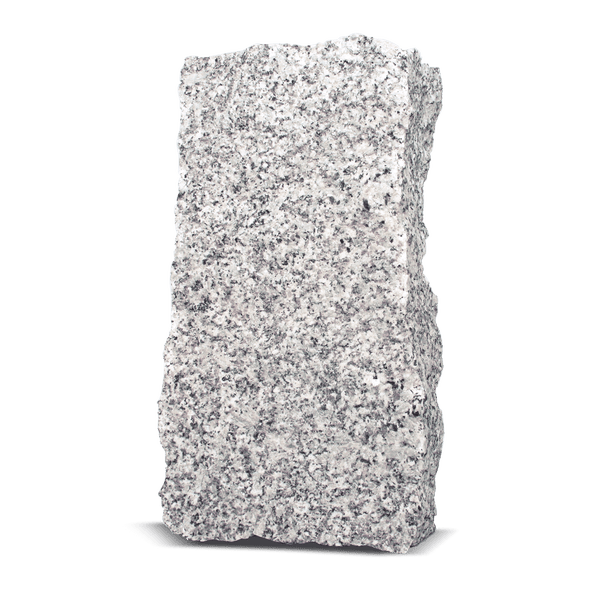 Granit-Palisade mit gespaltenen Oberflächen und grau-weiß gesprenkelter Textur für den Gartenbau.