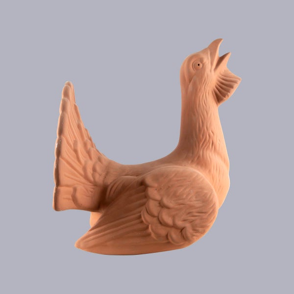 Firstfigur Vogel aus Terrakotta mit erhobenem Kopf und offenem Schnabel.