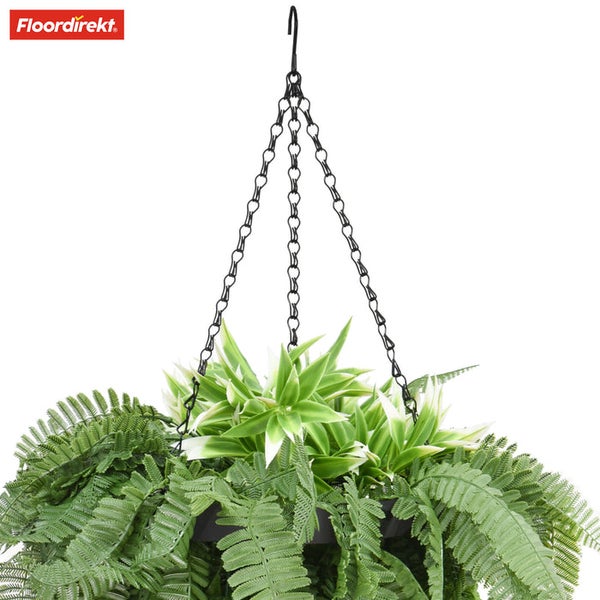Künstliche Ampelpflanze mit Farnen und panaschierten Blättern in einem schwarzen Korb mit Ketten, Floordirekt Logo.