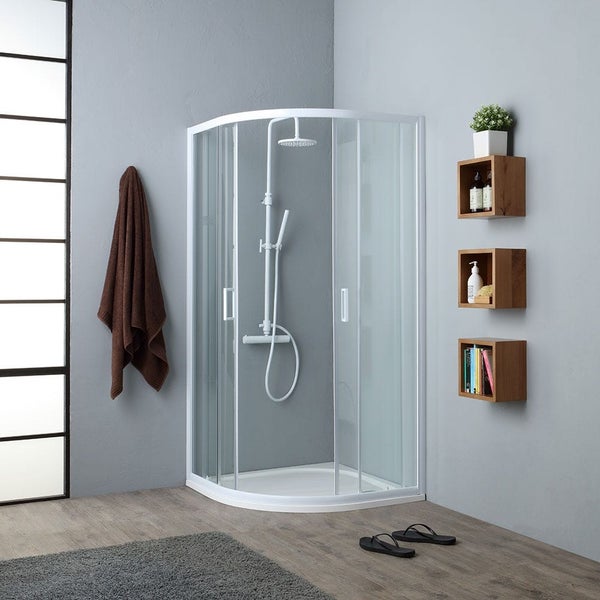 Eckdusche mit weißem Rahmen und Schiebetüren in einem Badezimmer
