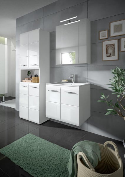Modernes Badezimmermöbel-Set in Weiß Hochglanz mit Hochschrank, Waschtischunterschrank inklusive Waschbecken und Spiegelschrank mit Beleuchtung.