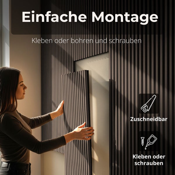 Eine Frau montiert dunkelgraue Wandpaneele mit Lamellen. Text zur Montage durch Kleben oder Schrauben. Symbole für Zuschneiden und Montage.