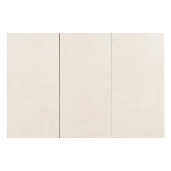 Eine einzelne glatte Fliese aus Steingut in einer neutralen Natursteinoptik für Wand- und Bodenbeläge im Innenbereich.