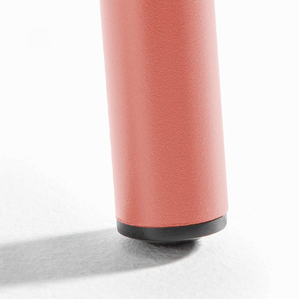 Klappbarer Stehtisch mit Holzplatte und schwarzem Metallgestell.