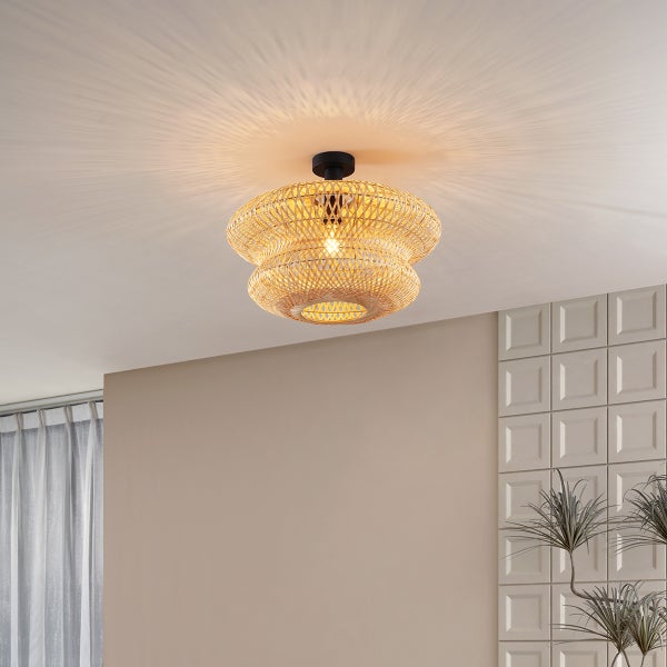 Deckenleuchte aus Rattan mit schwarzer Deckenhalterung