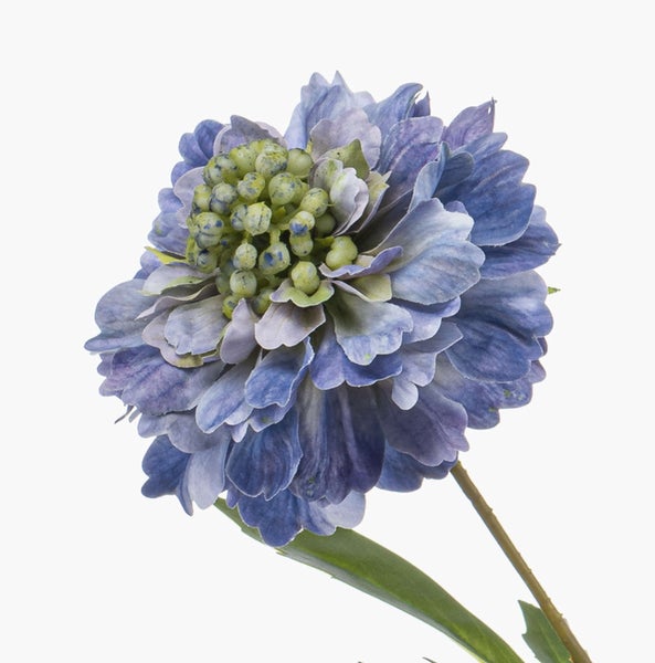 Künstliches Ziergras mit langen grünen Kunststoffhalmen.