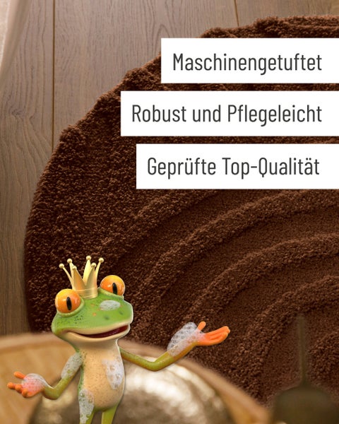 Zusammengerollte, weiche Badematte mit strukturierter Oberfläche in Beige.