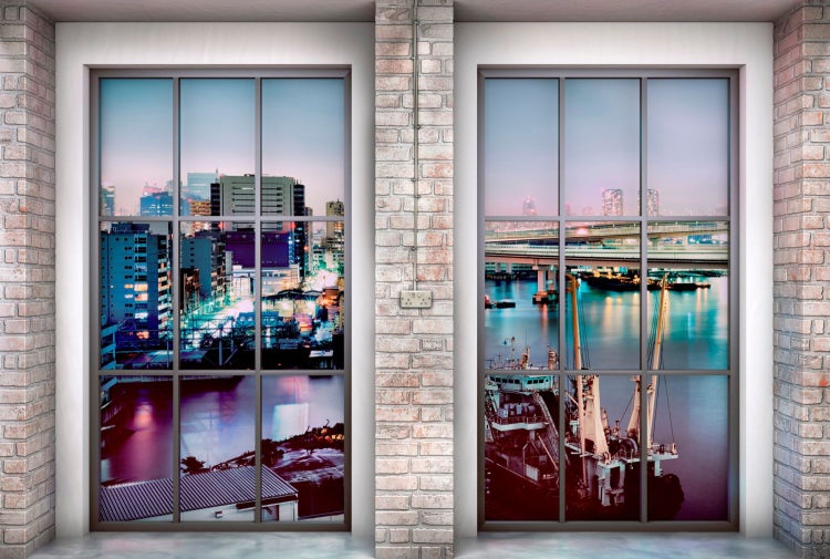 Fototapete mit Stadtansicht hinter Fensterrahmen