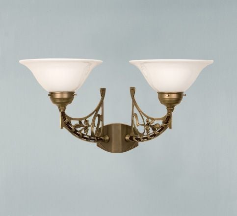 Wandleuchte mit zwei Leuchten und floralem Design