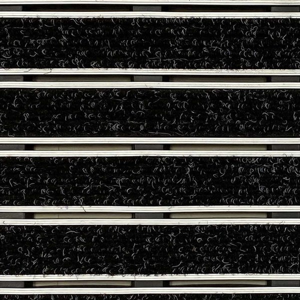 Detailaufnahme einer Fussmatte mit Rillenstruktur