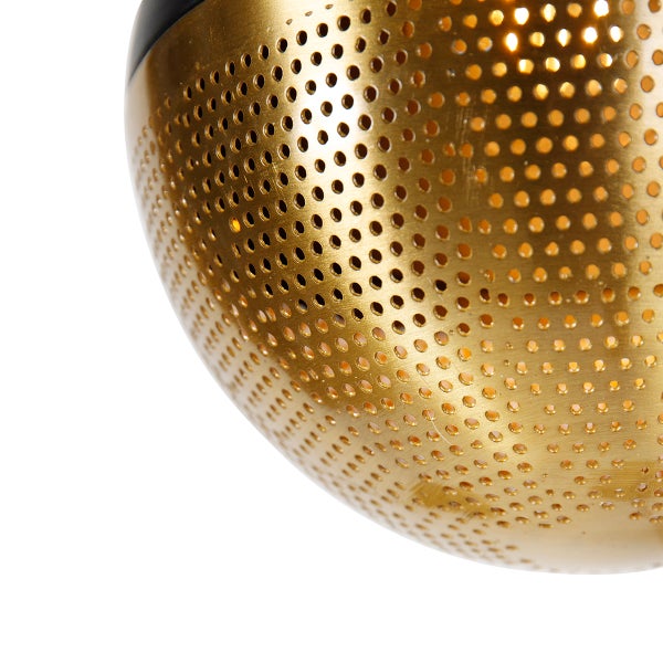 Goldene Hängelampe mit Lochmuster für den Innenbereich