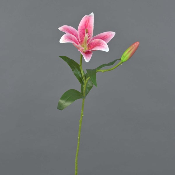 Künstliche rosa Lilie mit einer offenen Blüte, einer Knospe und grünen Blättern am Stiel.