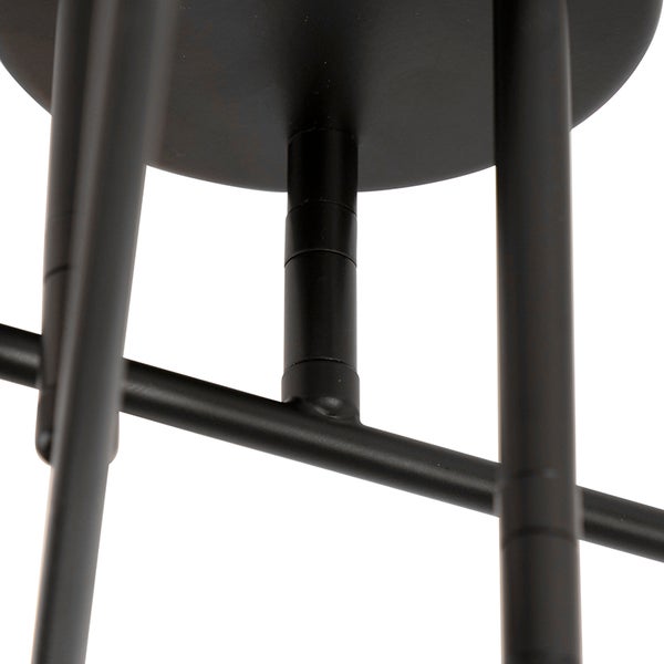 Detailansicht eines schwarzen Lampengestells