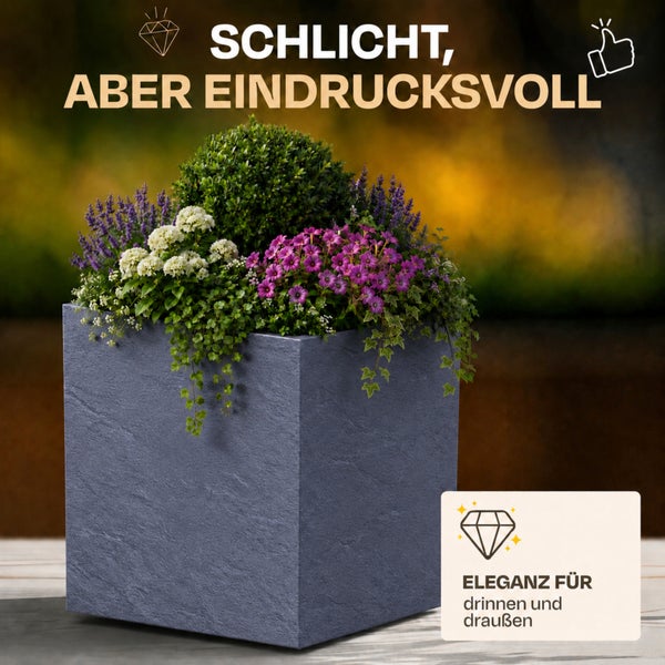 Quadratischer Pflanzkübel in Steinoptik mit Bepflanzung aus Buchsbaum und Lavendel für den Innen- und Außenbereich.