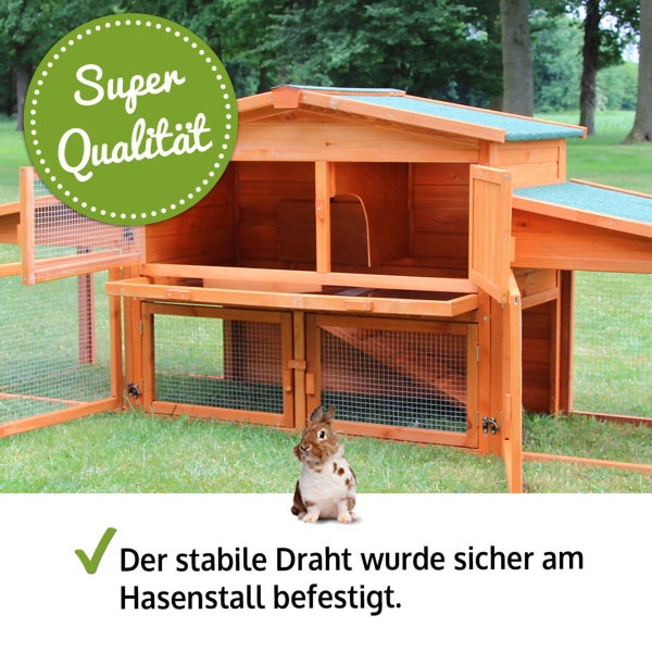 Hasenstall aus Holz mit Freigehege, sicher befestigtem stabilem Drahtgeflecht und Siegel für hohe Qualität.