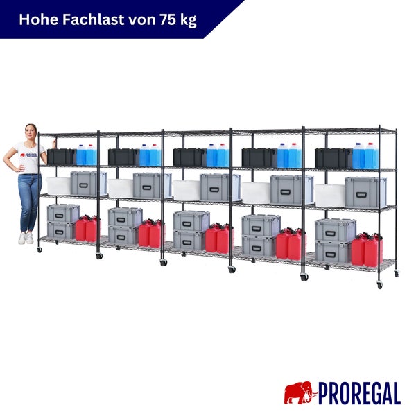 Schwarzes Metallregal auf Rollen, fünf Segmente, Fachlast von 75 Kilogramm pro Boden, mit Boxen und Kanistern beladen, PROREGAL Logo.