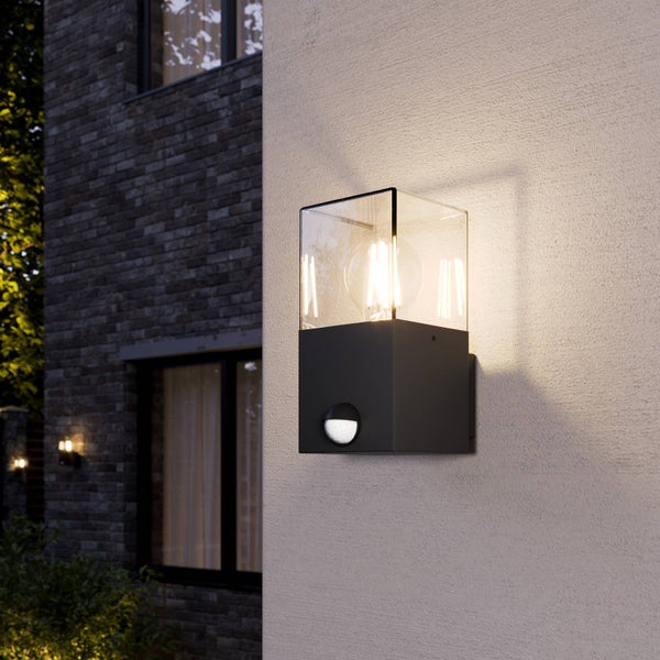 Lucande Wandleuchte außen Keke mit Bewegungsmelder (spritzwassergeschützt (Modern) in Schwarz aus Aluminium (1 flammig, E27) - Wandlampe für Außenwand/Hauswand Haus Terrasse und Balkon