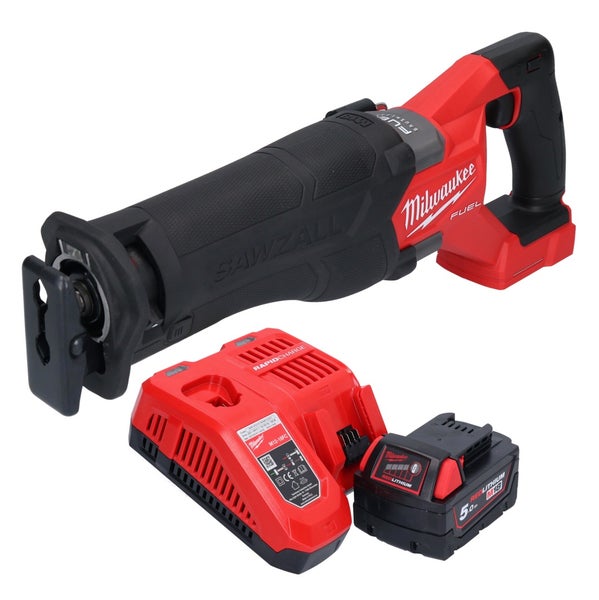 Milwaukee Akku-Säbelsäge M18 FUEL Sawzall mit Schnellladegerät und Akku.