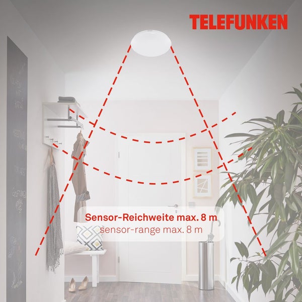 Telefunken Deckenleuchte mit Bewegungsmelder in hellem Flur montiert, Sensorreichweite maximal 8 Meter. Telefunken Logo.