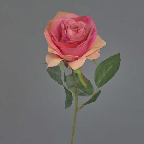 Künstliche Rose in Pink und Apricot mit grünem Stiel und Blättern.
