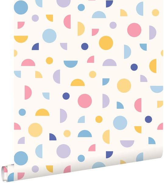 Tapete mit geometrischem Muster aus Kreisen und Halbkreisen in Pastelltönen.