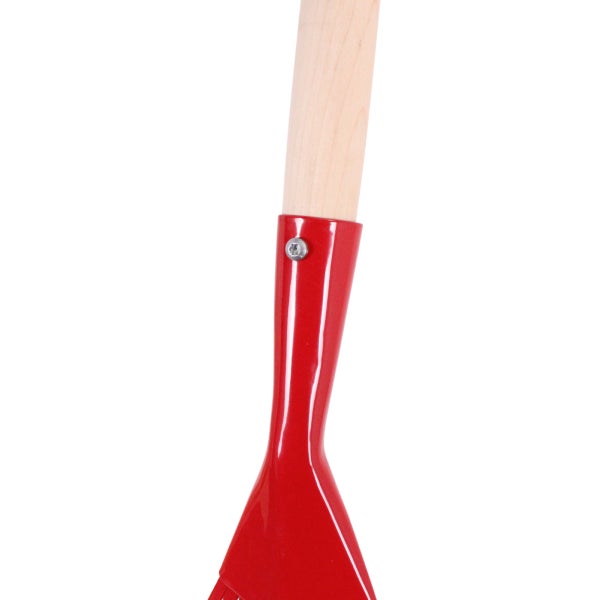 Detailansicht einer Gartenkralle mit Holzstiel und Metallelement