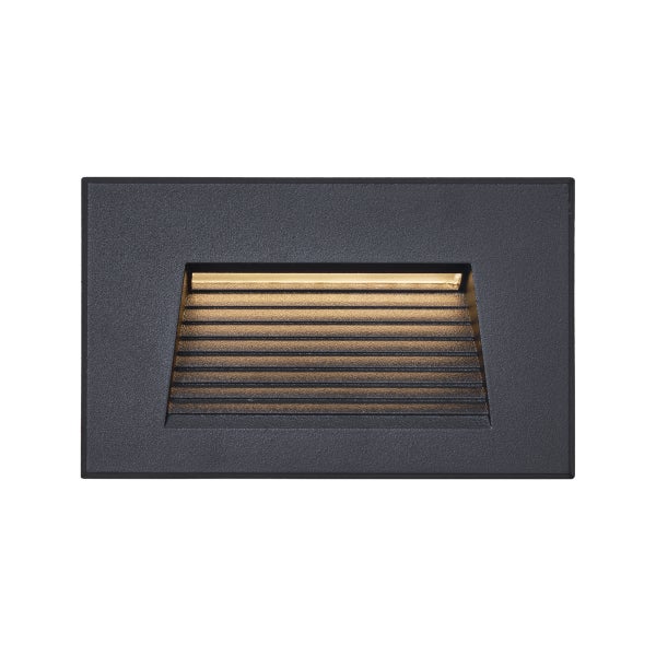 Rechteckige Wandeinbauleuchte aus dunkelgrauem Metall mit Lamellen und warmweißem LED Licht.