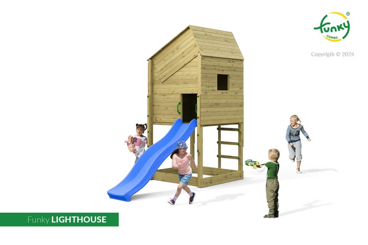 Spielturm Funky Combo LIGHTHOUSE aus Holz mit blauer Rutsche und Leiter, Kinder spielen an dem Spielhaus. Funky Combo Logo.