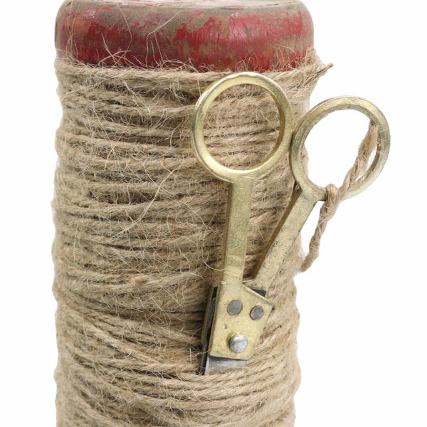Juteschnurrolle mit Schere