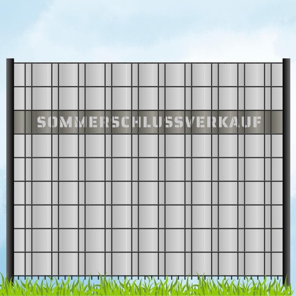 Zaun mit der Aufschrift Sommerschlussverkauf