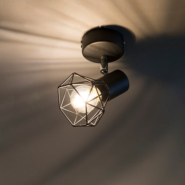 Deckenleuchte mit geometrischem Lampenschirm und Leuchtmittel