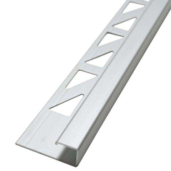 Fliesenschiene aus Aluminium mit gestanzten Dreiecken zur Kantenbegrenzung von Fliesenbelägen.