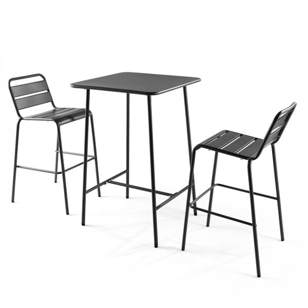 Modernes Bartisch-Set aus Metall bestehend aus einem quadratischen Tisch und zwei Barstühlen.