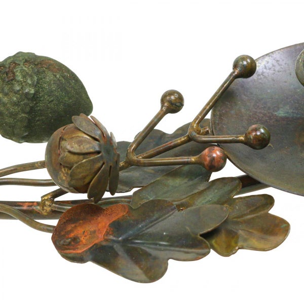 Dekorative Metallblätter und Blüten für den Innenbereich