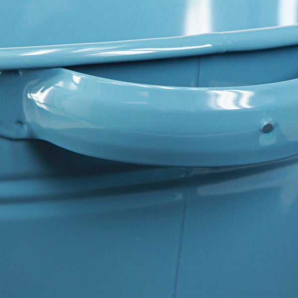 Detailansicht eines Eimers mit Tragegriff