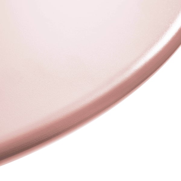 Detailansicht einer fein strukturierten Oberfläche mit abgerundeter Kante.