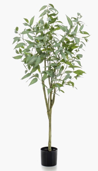 Künstliche Eukalyptuspflanze mit grünen länglichen Blättern und kleinen Blütenansätzen.