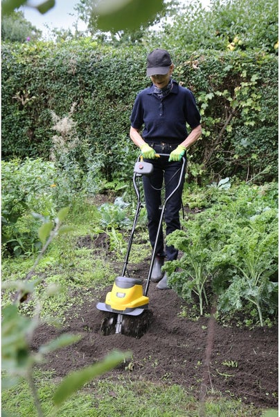 Elektrische Gartenfräse Texas EL-TEX 300, 4,3 Kilogramm leicht, ergonomischer Griff, ideal für schmale Flächen, geräuscharmer Betrieb.
