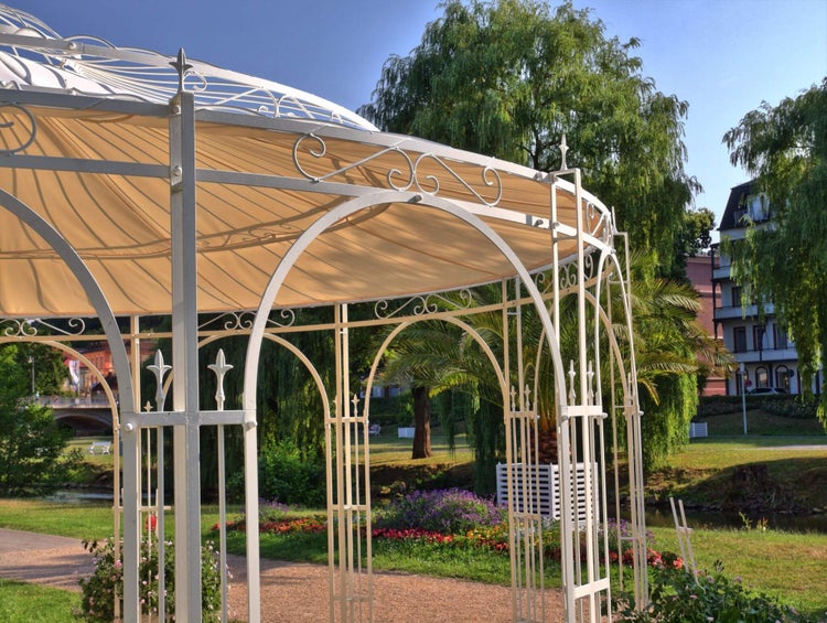 Pavillon ELEO Toskana Ø 5,5 m weiß - pulverbeschichtet | mit Dekorkugel und Sonnensegel ecru
