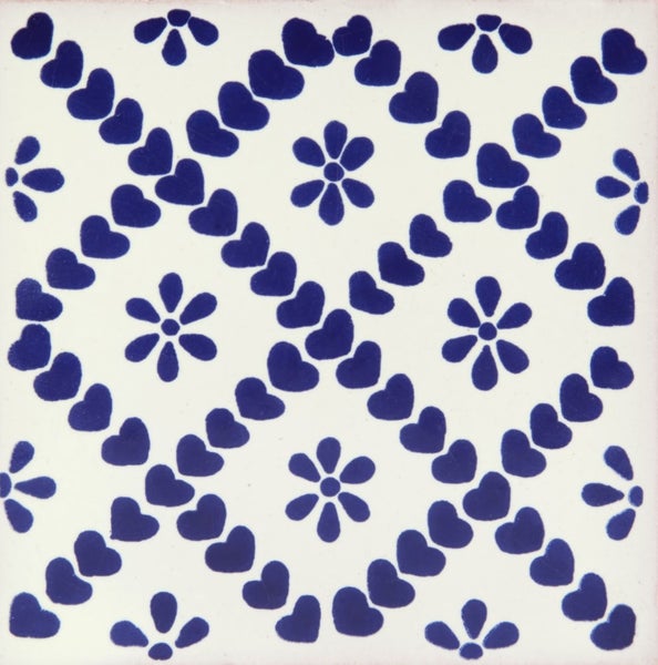 Fliese mit Herz- und Blumenmuster