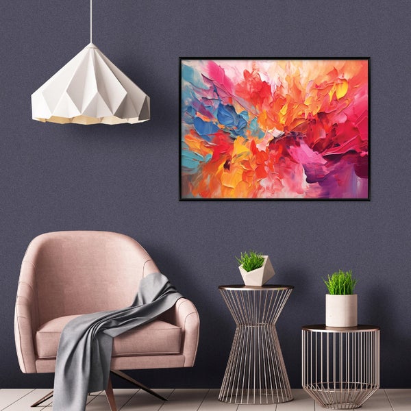 Moderne Wohnzimmergestaltung mit abstraktem Wandbild, Sessel, Deckenleuchte und Beistelltischen.