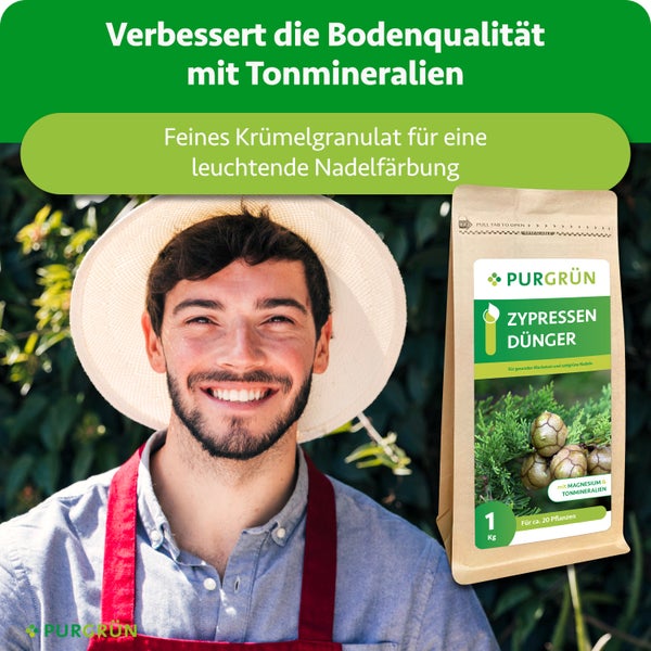 Gärtner mit Sonnenhut neben 1 kg Purgrün Zypressendünger. Das Granulat verbessert die Bodenqualität und sorgt für leuchtende Nadelfärbung.