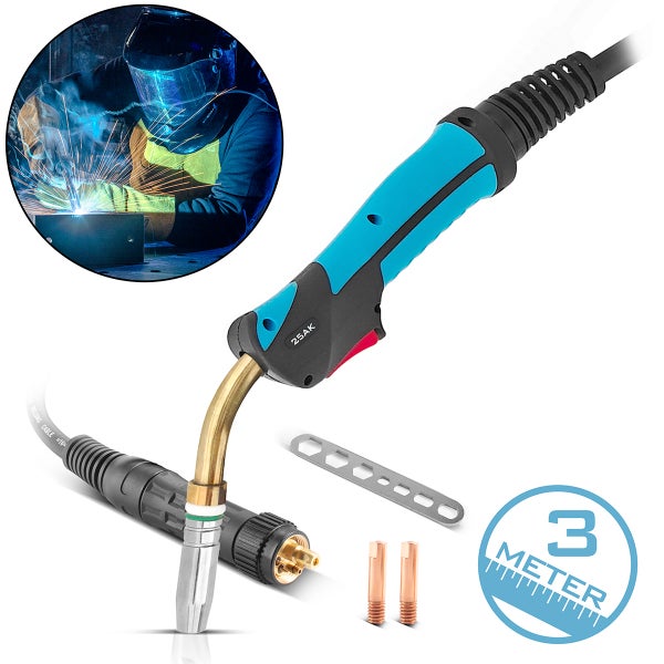 MIG MAG Schweißbrenner mit einer Länge von 3 Metern, Düsenstock, Stromdüsen und einem Schweißer bei der Arbeit