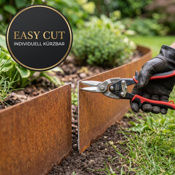 Rasenkante aus Corten-Stahl wird mit einer Blechschere im Garten individuell gekürzt.